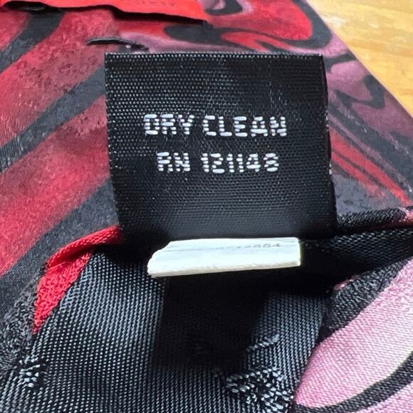 J. Garcia Still Life Collection Sixty Red Black Abstract Print 100% Silk Tie - Picture 5 of 5